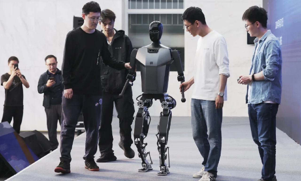 Chinese Company Creates Humanoid Robot with AI Brain